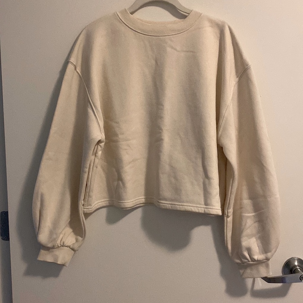 Universal thread cream colored pullover sweater